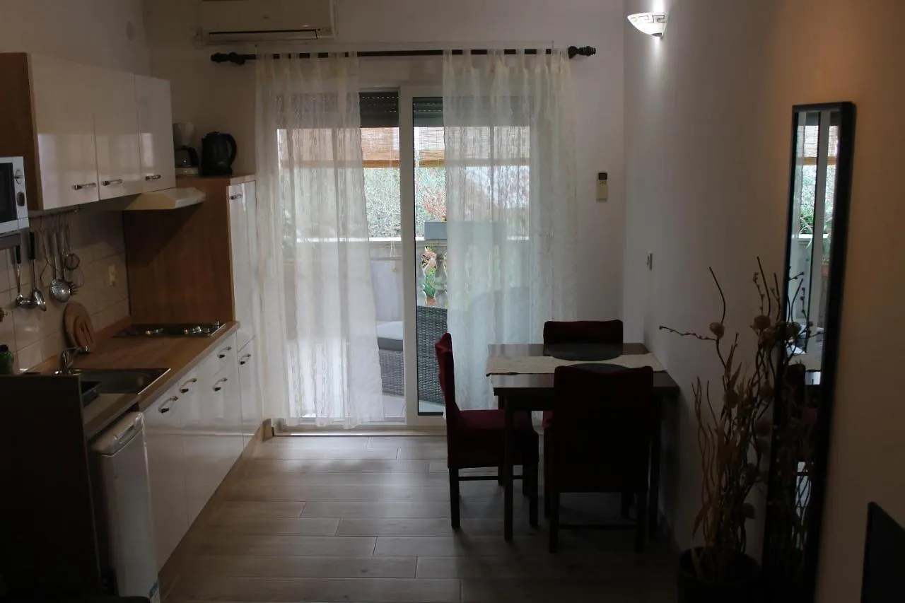 Apartments & Rooms Tea Zadar 3*,