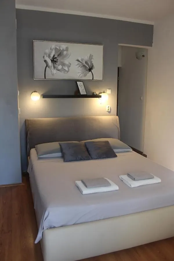 Apartments & Rooms Tea Zadar 3*,